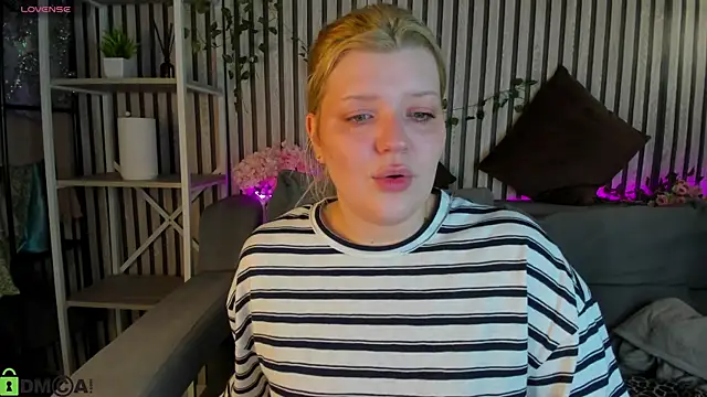 Snapshot of Michele_Greenn chatting on June 2026 01:11:02 AM Michele Greenn online show from June 2026 01:11:02 AM