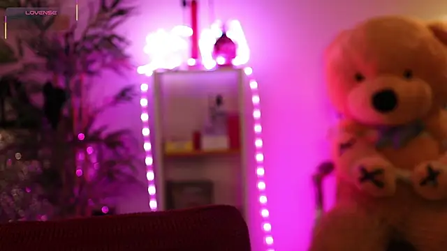 NovaHollisx online show from April 2026 04:42:01 AM