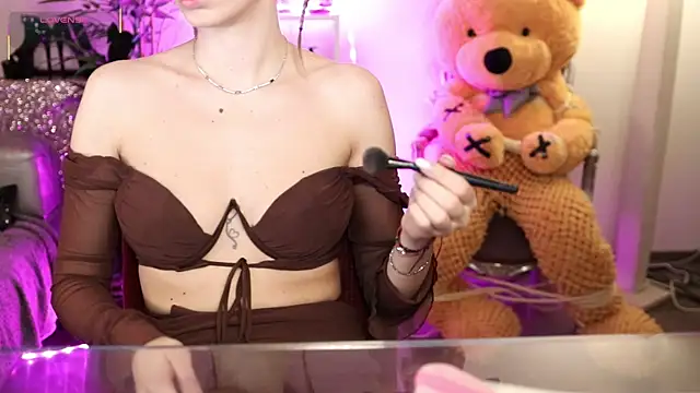 NovaHollisx online show from April 2026 04:02:02 AM