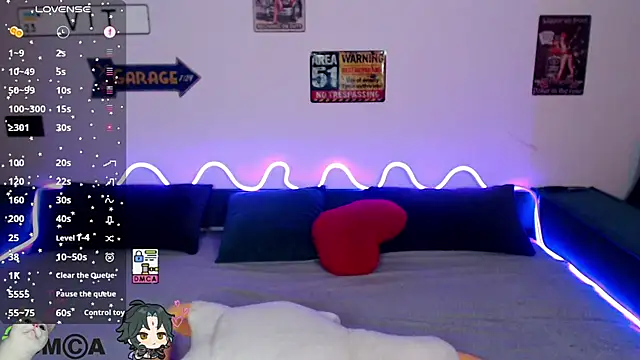 Snapshot of AmourLily chatting on June 2026 06:37:02 AM AmourLily online show from June 2026 06:37:02 AM
