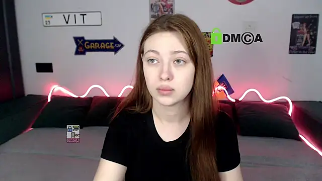 Snapshot of AmourLily chatting on June 2026 07:24:02 AM AmourLily online show from June 2026 07:24:02 AM