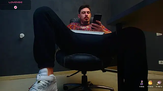 EnzoRace online show from October 2025 04:56:01 AM