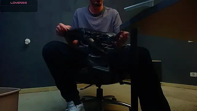 EnzoRace online show from November 2025 05:50:02 AM