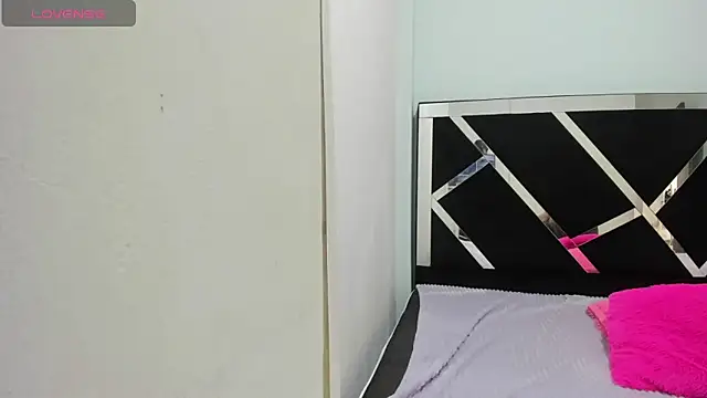 iisabella noa online show from October 2025 01:11:01 PM