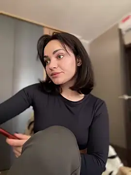 SaraLow online show from March 2026 12:33:11 PM