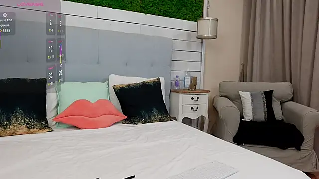 JenniferLovve online show from September 2025 04:12:01 AM