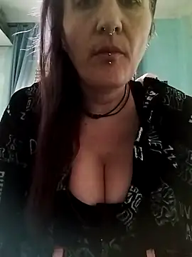 Snapshot of est_82 chatting on September 2025 03:59:02 PM est 82 online show from September 2025 03:59:02 PM