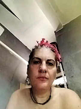 Snapshot of est_82 chatting on October 2025 09:05:02 AM est 82 online show from October 2025 09:05:02 AM