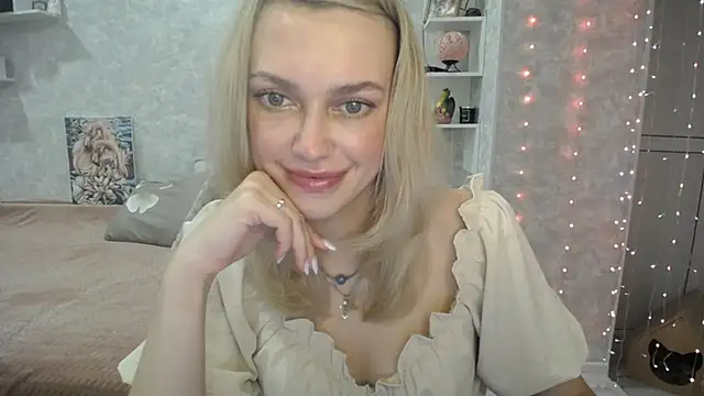 NickyAdamidi online show from September 2025 04:19:01 PM