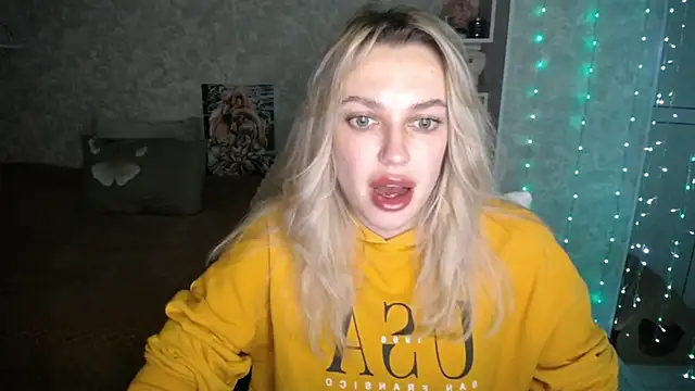 NickyAdamidi online show from November 2025 04:55:01 PM