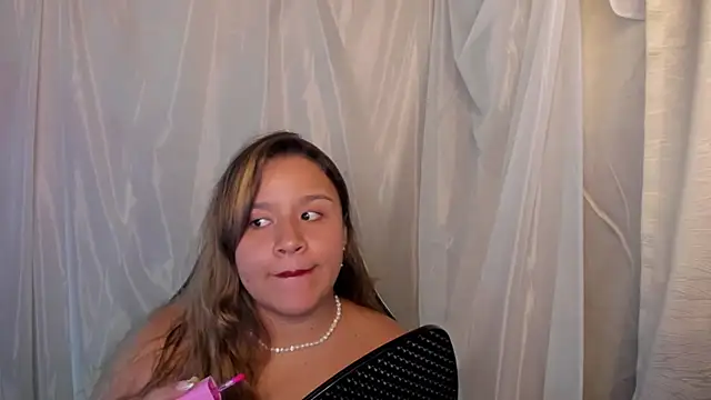 ElaBourn  online show from March 2026 10:33:01 PM