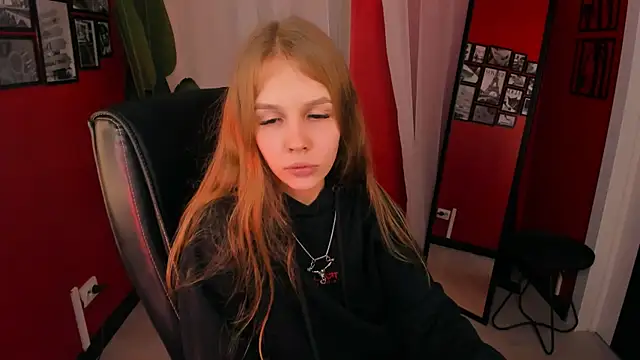 Snapshot of Selen_hells_weet chatting on September 2025 06:09:02 PM Selen hells weet online show from September 2025 06:09:02 PM