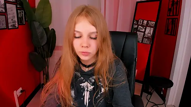 Snapshot of Selen_hells_weet chatting on September 2025 06:53:02 PM Selen hells weet online show from September 2025 06:53:02 PM