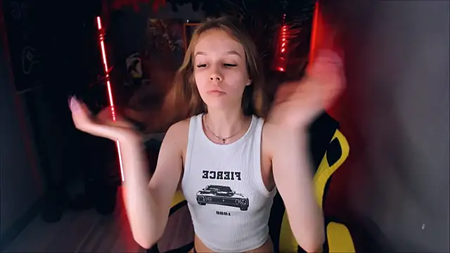 Snapshot of Selen_hells_weet chatting on September 2025 06:02:02 PM Selen hells weet online show from September 2025 06:02:02 PM