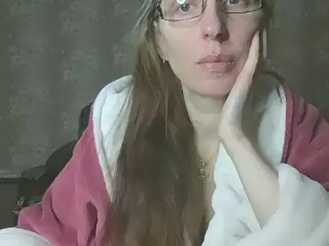 Snapshot of CandiCole chatting on April 2026 04:37:01 AM CandiCole online show from April 2026 04:37:01 AM