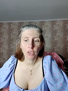 Snapshot of CandiCole chatting on June 2026 06:40:02 AM CandiCole online show from June 2026 06:40:02 AM