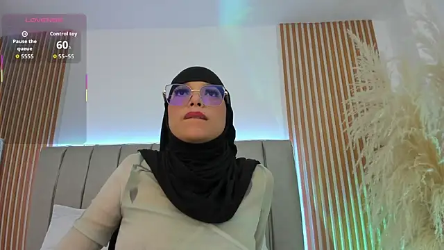 naishaa  online show from November 2025 06:22:02 PM