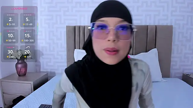 naishaa  online show from December 2025 06:48:02 PM