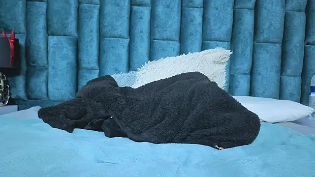 Emma Foxi online show from April 2026 02:37:01 PM