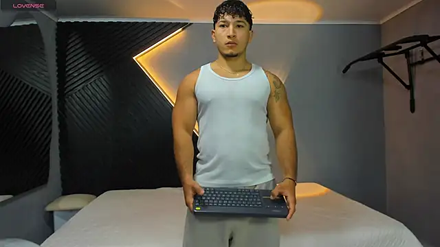 Horny nick18 online show from April 2026 01:14:02 PM