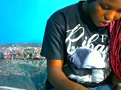 SweetHoney21  online show from December 2025 07:54:02 PM