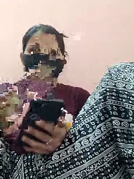 poojam93 online show from December 2025 04:35:02 PM