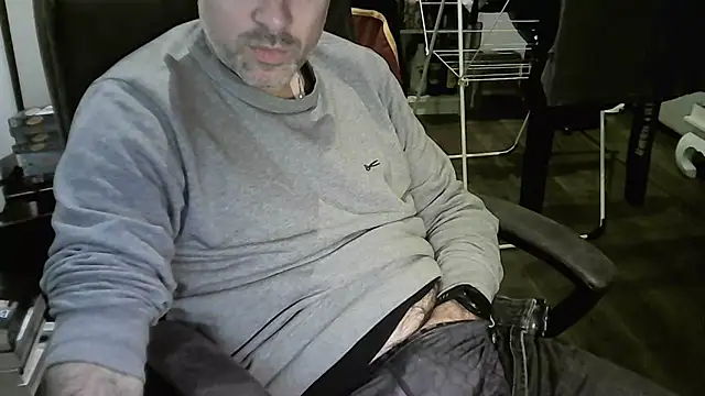 Chrisprngr online show from November 2025 06:52:01 PM