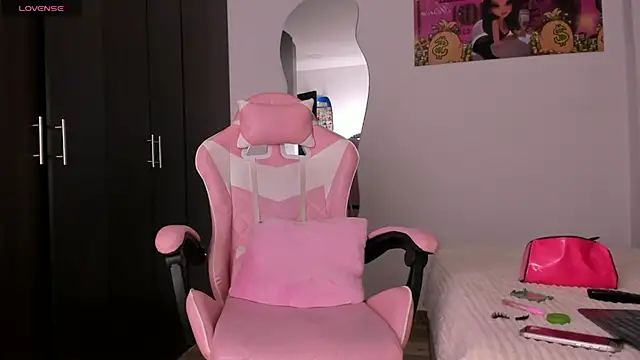 kendal hot01 online show from April 2026 07:52:02 PM