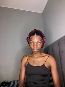 Trans fairy online show from April 2026 09:50:01 PM