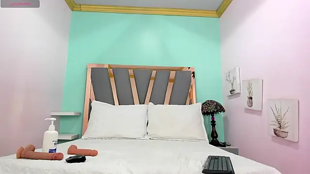 little lemmons  online show from November 2025 07:16:02 PM