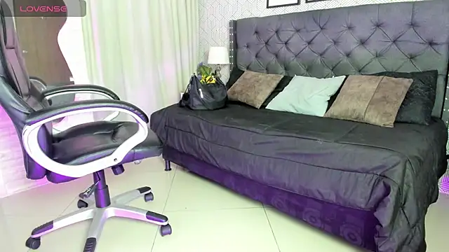 sweet  vanessa1 online show from October 2025 03:25:01 AM