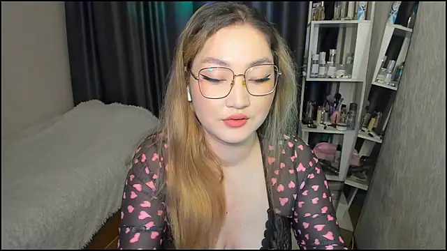 lyra x online show from March 2026 05:38:01 PM