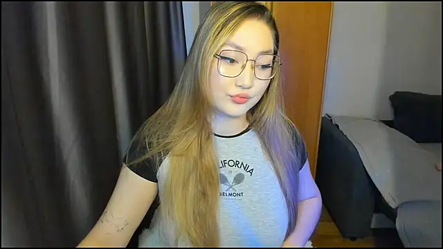 Snapshot of lyra_x chatting on May 2026 01:57:01 AM lyra x online show from May 2026 01:57:01 AM