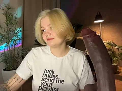 MoonIvy  online show from March 2026 07:50:02 PM