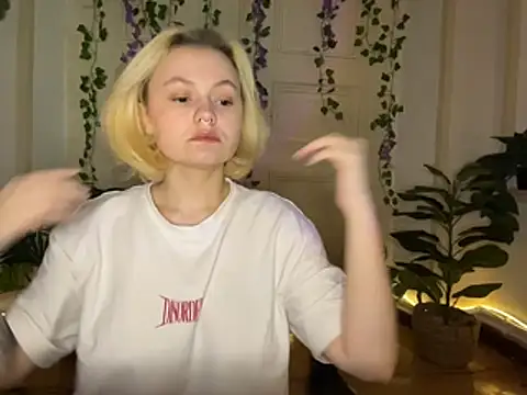 MoonIvy  online show from July 2026 07:31:01 PM