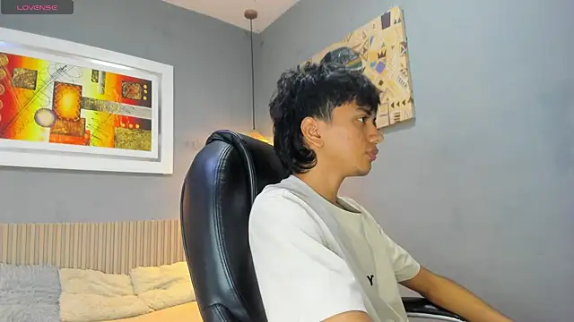 Snapshot of markbowie chatting on May 2026 08:40:02 PM markbowie online show from May 2026 08:40:02 PM