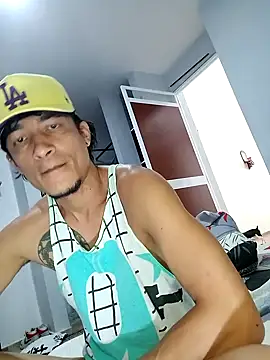 Alejobig27 online show from December 2025 07:01:02 PM