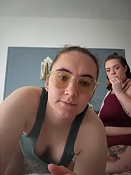 AndHerXO online show from April 2026 01:43:02 PM