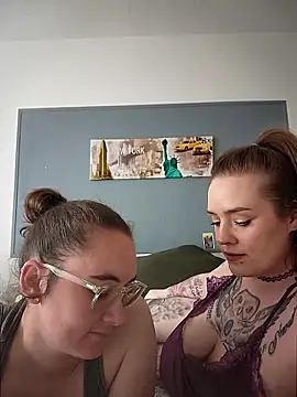 AndHerXO online show from April 2026 02:18:01 PM