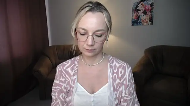 Snapshot of Ava_Elior chatting on July 2026 11:39:02 AM Ava Elior online show from July 2026 11:39:02 AM