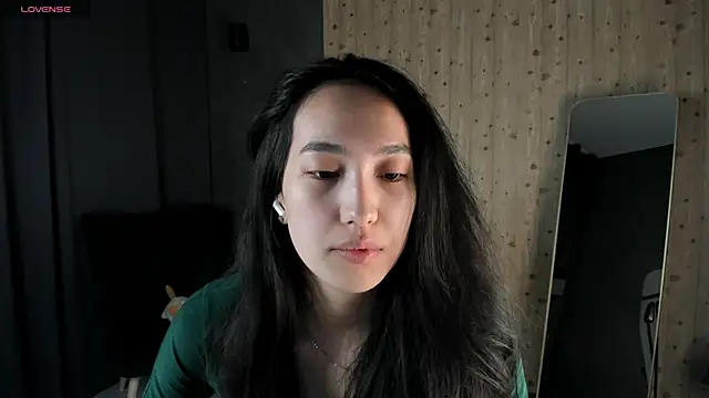 FlirtyAura online show from April 2026 01:31:02 AM