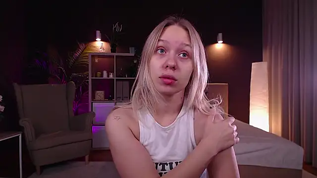 Snapshot of Pooja_Hegde chatting on October 2025 01:03:01 AM Pooja Hegde online show from October 2025 01:03:01 AM