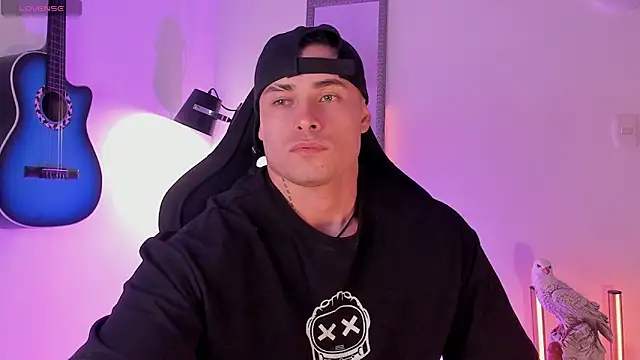 connorsmiith online show from June 2026 10:47:02 PM