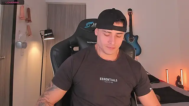connorsmiith online show from July 2026 12:01:01 PM