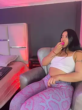 BellaFernandez   online show from June 2026 01:04:01 PM