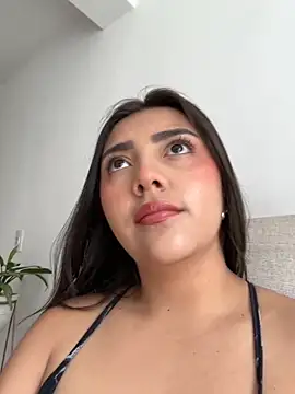 Snapshot of Lupe_19 chatting on October 2025 05:44:01 PM Lupe 19 online show from October 2025 05:44:01 PM