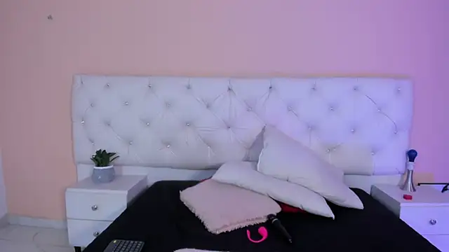 katte landerr online show from November 2025 01:11:01 PM