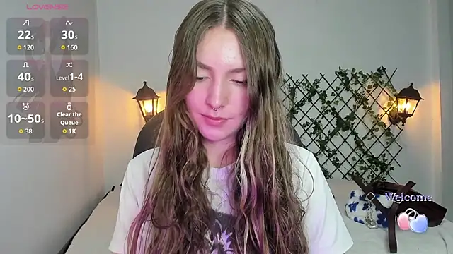 Snapshot of velvet__moon chatting on February 2026 04:38:02 PM velvet moon online show from February 2026 04:38:02 PM