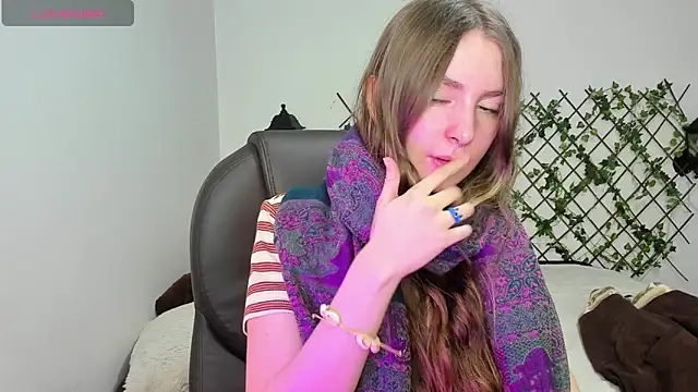 Snapshot of velvet__moon chatting on February 2026 11:00:01 PM velvet moon online show from February 2026 11:00:01 PM