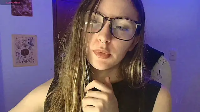 Snapshot of velvet__moon chatting on March 2026 04:14:02 AM velvet moon online show from March 2026 04:14:02 AM